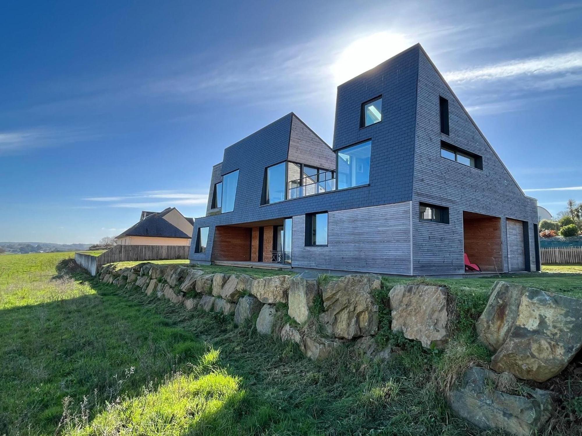 Studio With Terrace And Superb Sea View Локирек Екстериор снимка
