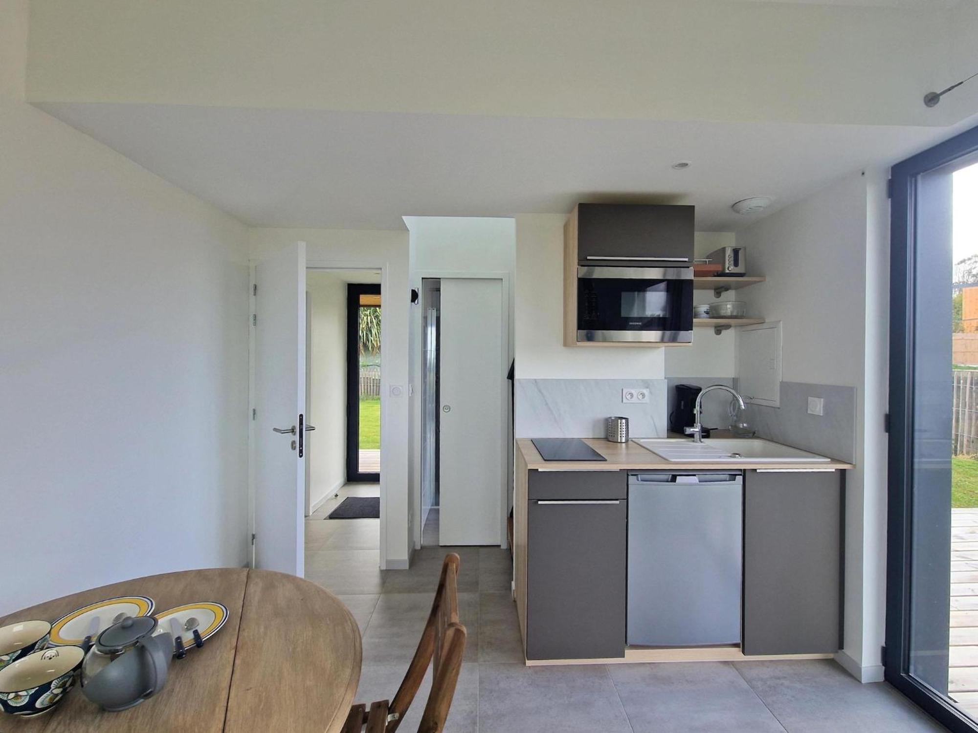 Studio With Terrace And Superb Sea View Локирек Екстериор снимка
